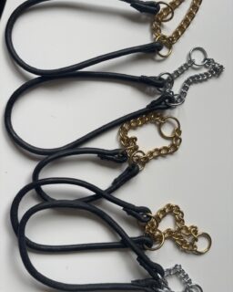 Lovely assortment of round leather martingales. 5mm, real italian leather with stainless steel or brass hardware. 

Handsewn, handmade. We have multiple browns, blacks, and a single gray.

225 SEK each + shipping. 

Same day shipping! 

#läder #dogcollar #collar #halsband #readytoship #buynow #made4you #doggear #madeforyou #gear #martingale #leather #style #handgjord #paraconda #sale #sell #made2order #handmade #hund #sweden #stil #foryou #hundhalsband #dog #uddevalla #sverige #realleather #leatherwork #italian