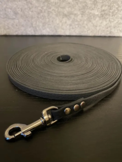 READY TO SHIP: 11.5m, black, 10mm hexa tracking line. An easy to clean tracking line, made of PVC Hexa material. Soft in the hand, stays relatively untangled, built to last. 395:- sek. 

https://paraconda.se/product/10mm-black-hexa-long-tracking-line-length/