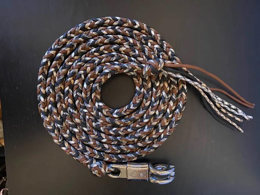 READY-TO-SHIP: A sturdy, hand-made horse lead rope. Western-style, coloured paracord that had been braided in a herringbone pattern. This lead rope is equipped with a panic hook in case the horse gets spooked.

https://paraconda.se/product/braided-paracord-horse-lead-rope-3-21m/?v=0b3b97fa6688

#readytoship #horse #häst #koppel #buyitnow