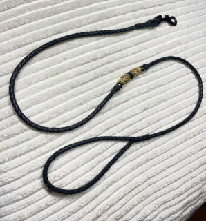 A couple of kangaroo leather show leash custom orders we have sent out. I love how these ones turned out. 😁
#hund #koppel #leather #kangarooshowleads #showleash