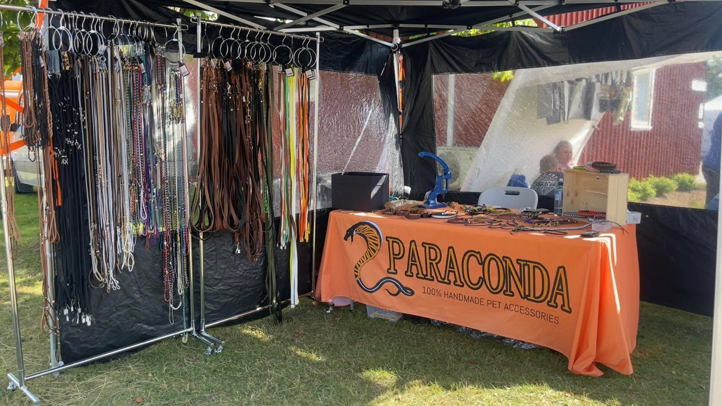 Nu är vi på Backamo dessa helgen! 

#sverige #uddevalla #dog #hundhalsband #dogshow #foryou #stil #koppel #sweden #hem #hund #handmade #paracord #made2order #sell #sale #design #paraconda #handgjord #exhibition #show #utställningskoppel #utställning #hundutställning #style #puppy